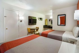 OYO Hotel Mobile, AL I-65 at Airport Blvd
