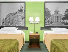 Super 8 by Wyndham Mobile