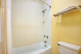 Days Inn by Wyndham Montgomery Near AUM