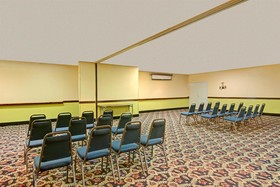 Days Inn by Wyndham Montgomery Near AUM