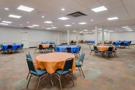 Days Inn by Wyndham Montgomery Near AUM