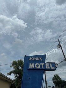 Johns Motel