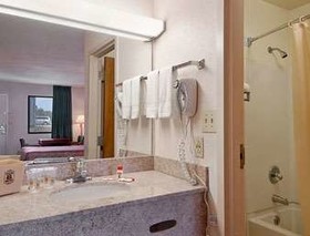 Budgetel Inn & Suites