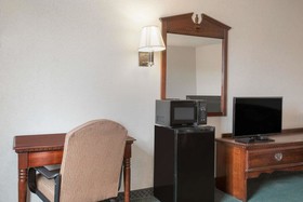 Budgetel Inn & Suites