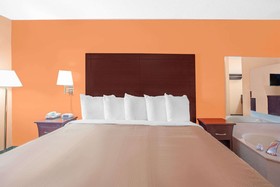 Days Inn by Wyndham Moulton