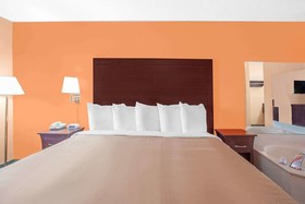 Days Inn by Wyndham Moulton