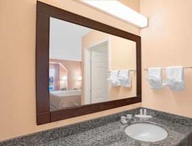 Days Inn by Wyndham Moulton