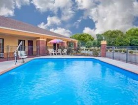 Days Inn by Wyndham Moulton