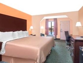 Days Inn by Wyndham Moulton