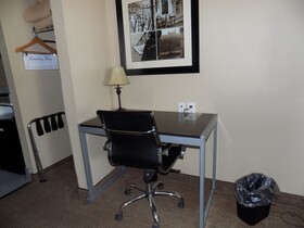 Moulton Inn & Suites