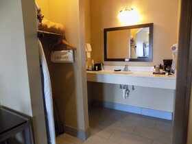 Moulton Inn & Suites