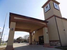 Moulton Inn & Suites