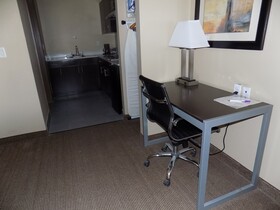 Moulton Inn & Suites