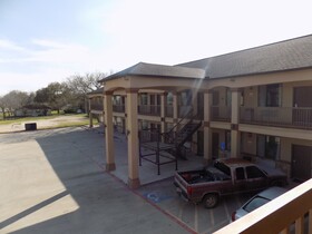 Moulton Inn & Suites