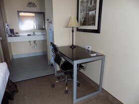 Moulton Inn & Suites