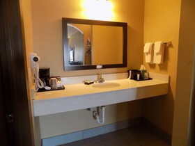 Moulton Inn & Suites