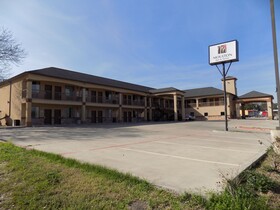 Moulton Inn & Suites
