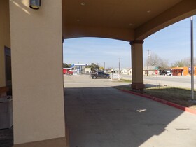 Moulton Inn & Suites