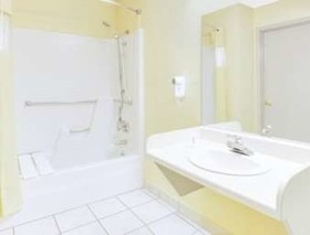 Days Inn by Wyndham Muscle Shoals Florence