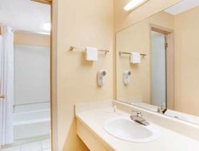 Days Inn by Wyndham Muscle Shoals Florence