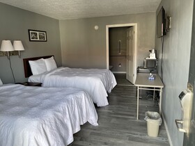 Covered Bridge Inn & Suites