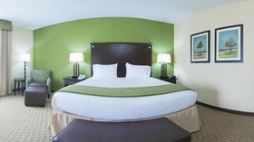 Holiday Inn Express Hotel & Suites Opelika Auburn