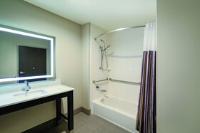 La Quinta Inn & Suites by Wyndham Opelika Auburn