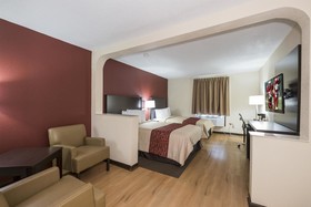 Red Roof PLUS & Suites Opelika