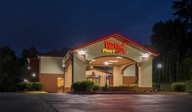 Red Roof PLUS & Suites Opelika
