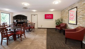 Red Roof PLUS & Suites Opelika