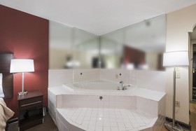 Red Roof PLUS & Suites Opelika