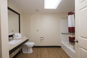 Red Roof PLUS & Suites Opelika