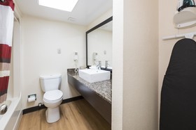 Red Roof PLUS & Suites Opelika