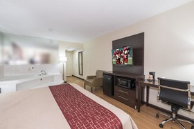 Red Roof PLUS & Suites Opelika