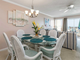 Cinco by Meyer Vacation Rentals