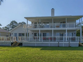 Dolphin Hideaway by Meyer Vacation Rentals