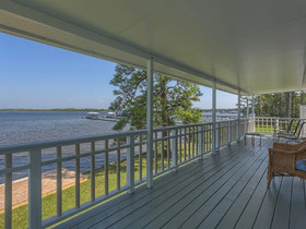 Dolphin Hideaway by Meyer Vacation Rentals