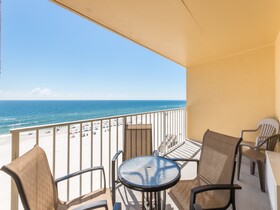 Emerald Skye by Hosteeva