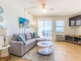 Emerald Skye by Hosteeva