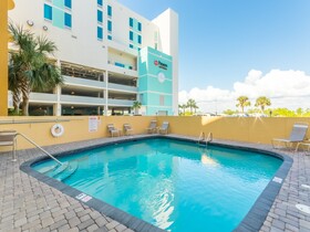 Emerald Skye by Hosteeva