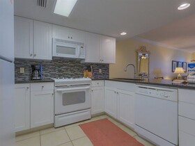 Romar Tower by Vacasa