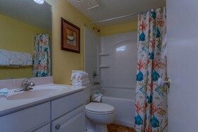 Romar Tower by Vacasa