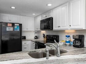 Romar Tower by Vacasa