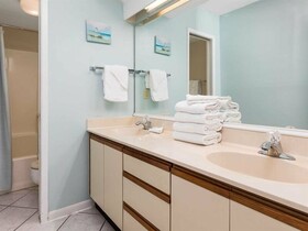 Romar Tower by Vacasa