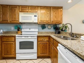 Romar Tower by Vacasa