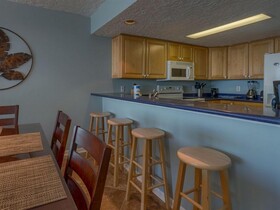 Romar Tower by Vacasa