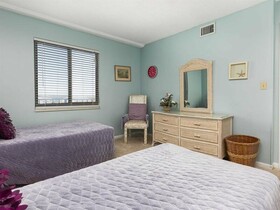 Romar Tower by Vacasa