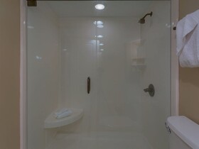 Romar Tower by Vacasa