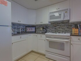 Romar Tower by Vacasa