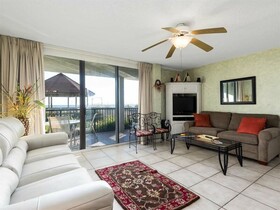 Romar Tower by Vacasa